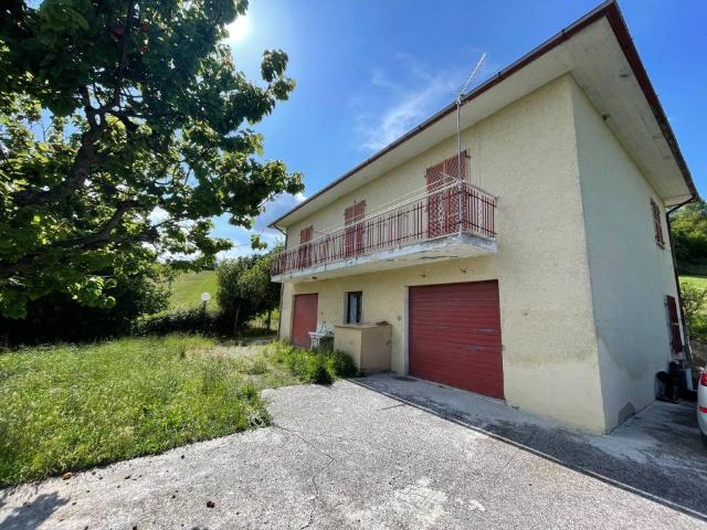 Casa indipendente in vendita a Rotella AP