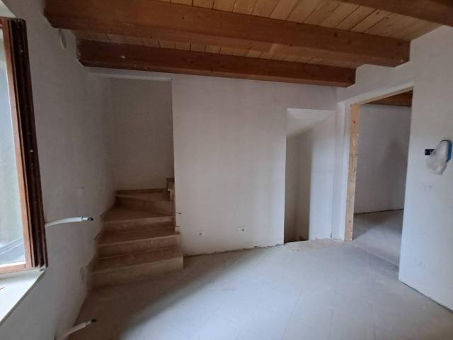 Casa indipendente in vendita a Rotella AP