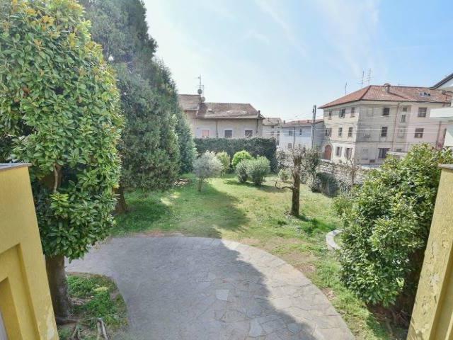 Casa indipendente in vendita a Rovello Porro CO