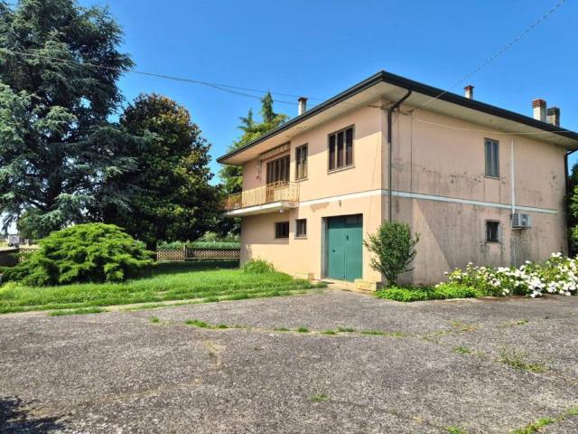 Casa indipendente in vendita a Roveredo di Guà VR