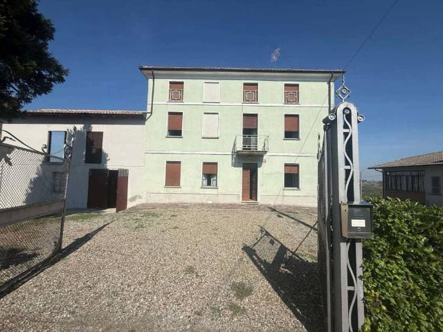 Casa indipendente in vendita a Rovescala PV