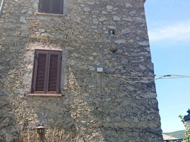 Casa indipendente in vendita a Roviano RM
