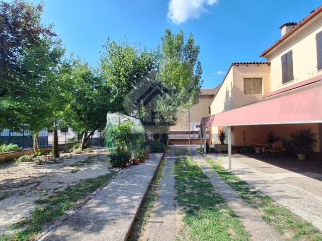 Casa indipendente in vendita a Robecco d'Oglio CR