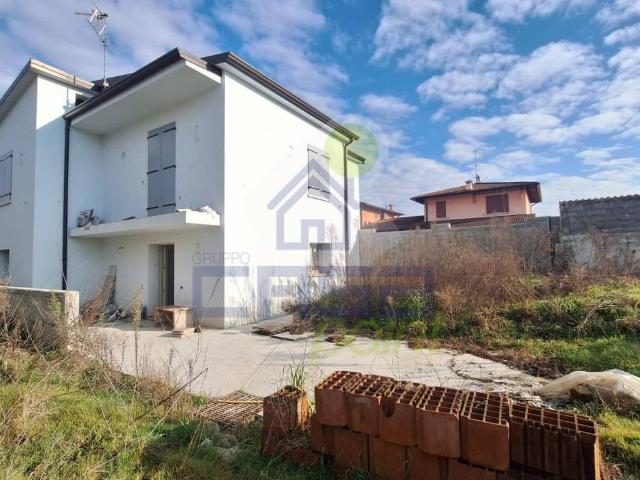 Villa in vendita a Robecco d'Oglio CR