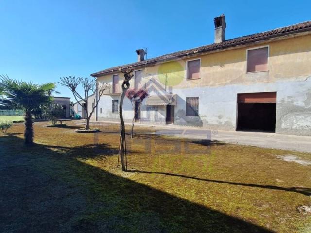 Casa indipendente in vendita a Robecco d'Oglio CR
