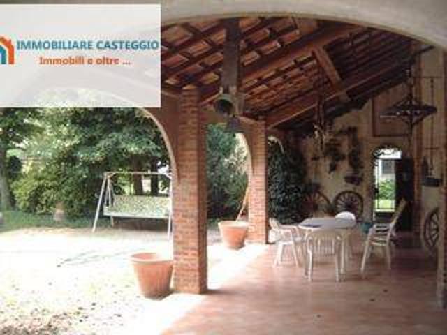 Casa indipendente in vendita a Robecco Pavese PV