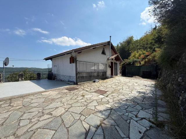Casa indipendente in vendita a Roccavignale SV