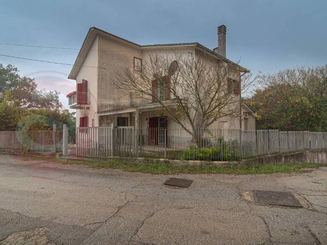 Casa indipendente in vendita a Rocca d'Evandro CE