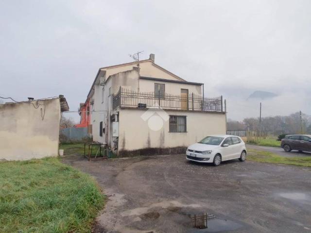 Casa indipendente in vendita a Rocca d'Evandro CE