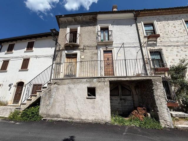 Casa indipendente in vendita a Rocca Di Mezzo