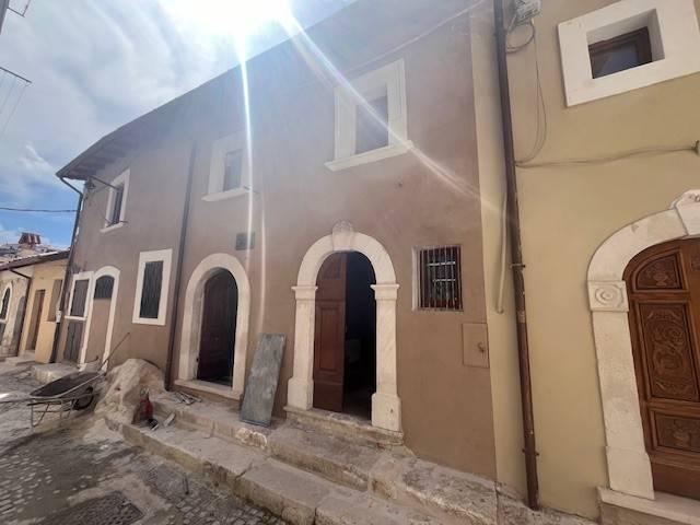 Casa indipendente in vendita a Rocca di Mezzo AQ