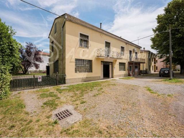Casa indipendente in vendita a Roccabianca PR
