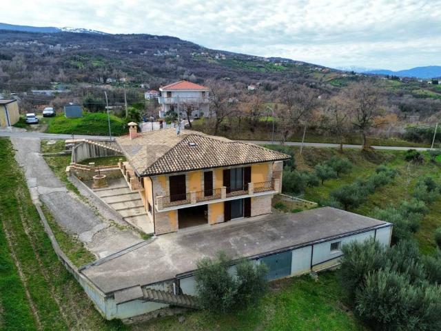 Casa indipendente in vendita a Roccamontepiano CH