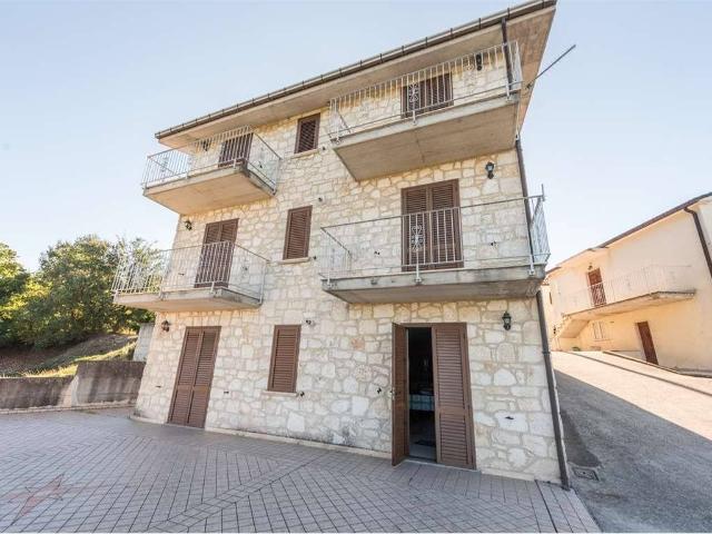 Casa indipendente in vendita a Roccamorice PE