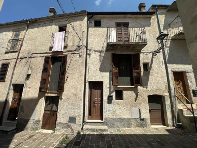 Casa indipendente in vendita a Roccamorice PE