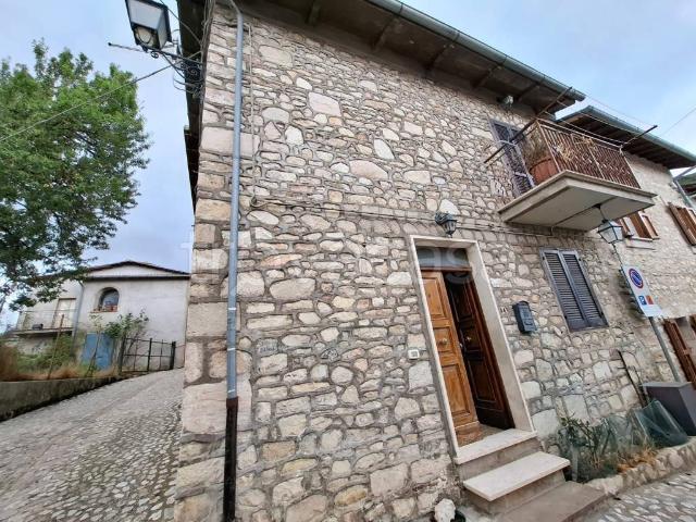 Casa indipendente in vendita a Roccaporena, Cascia