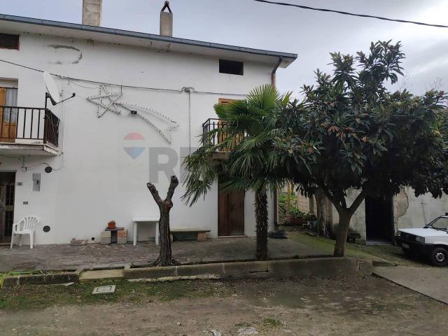 Casa indipendente in vendita a Roccascalegna