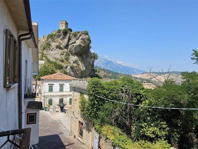 Casa indipendente in vendita a Roccascalegna CH