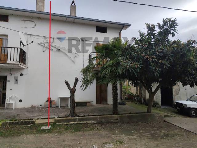 Casa indipendente in vendita a Roccascalegna CH