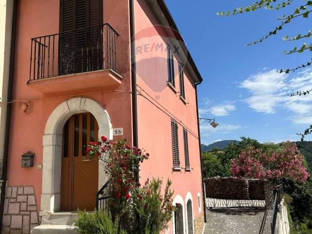 Casa indipendente in vendita a Roccasicura IS