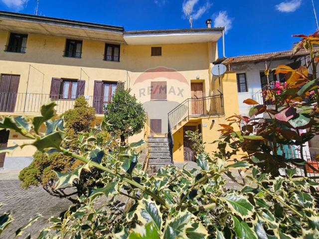 Casa indipendente in vendita a Roccasparvera CN