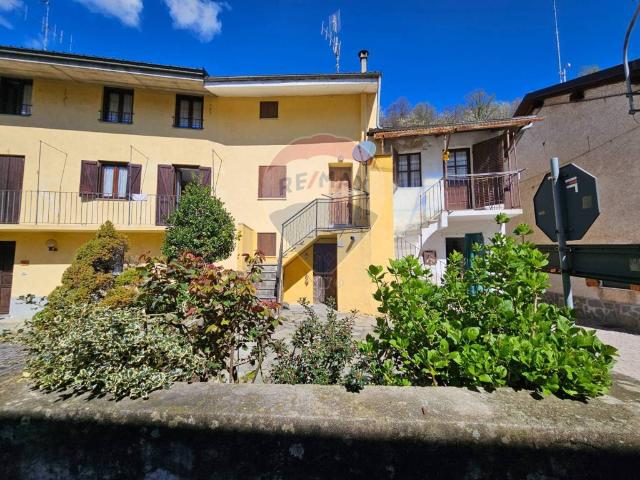 Casa indipendente in vendita a Roccasparvera CN