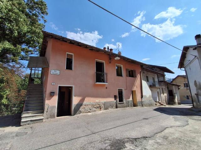 Casa indipendente in vendita a Roccasparvera CN