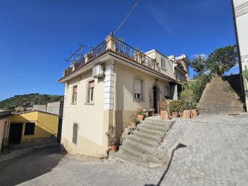 Casa indipendente in vendita a Rodì Milici ME