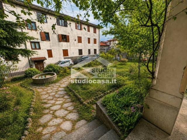 Casa indipendente in vendita a Rogno BG