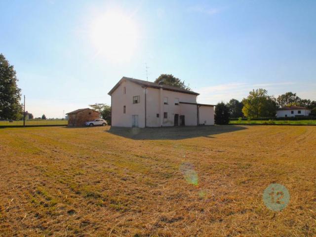 Casa indipendente in vendita a Rolo RE