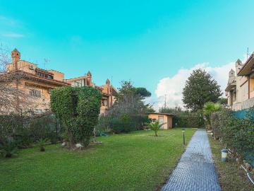 Casa indipendente in vendita a Roma
