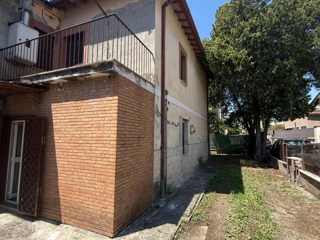 Casa indipendente in vendita a Roma