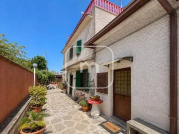 Casa indipendente in vendita a Roma via Onifai, Rocca Cencia