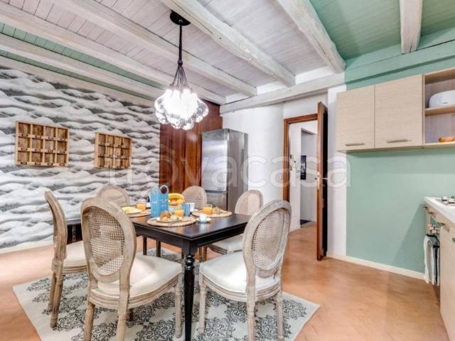 Casa indipendente in vendita a Roma piazza in Piscinula, Trastevere