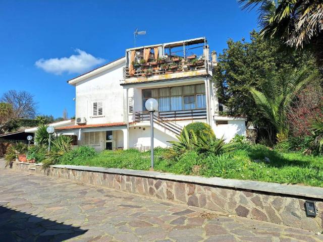 Casa indipendente in vendita a Roma RM