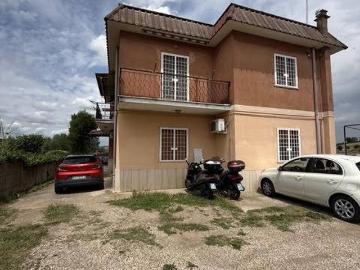Casa indipendente in vendita a Roma RM