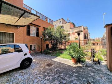 Casa indipendente in vendita a Roma RM