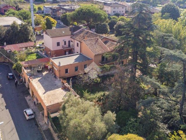 Casa indipendente in vendita a Roma RM