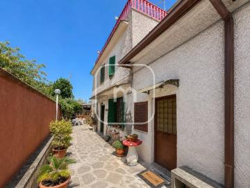 Casa indipendente in vendita a Roma RM