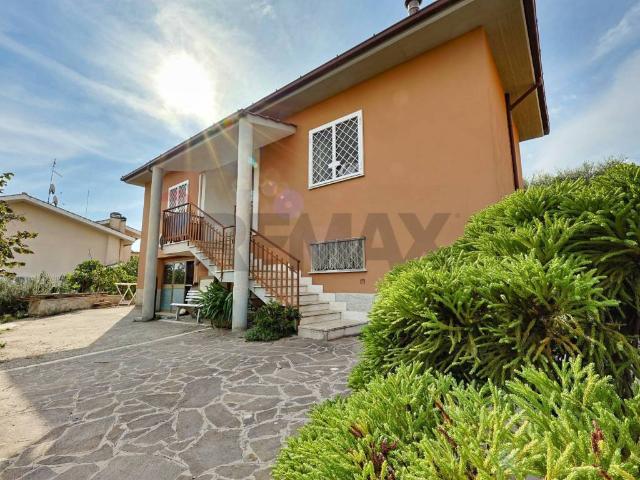 Villa in vendita a Roma RM