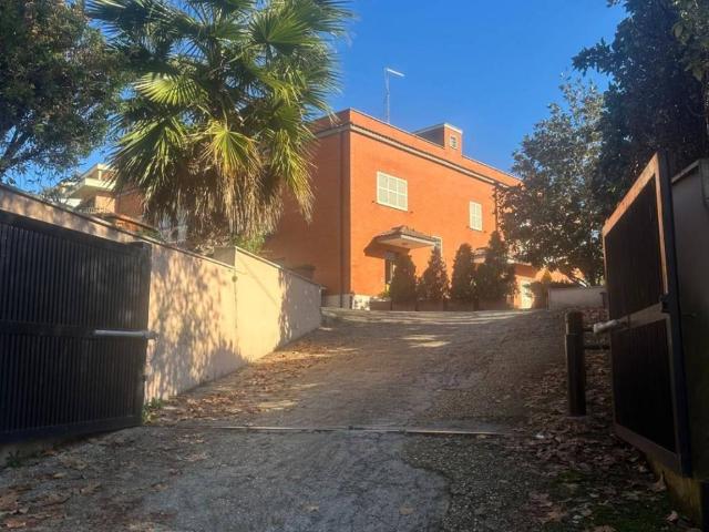 Casa indipendente in vendita a Roma RM