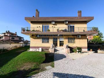 Villa in vendita a Roma RM