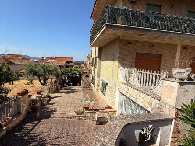 Casa indipendente in vendita a Roma RM