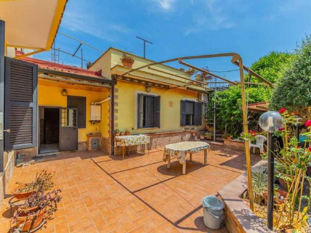 Casa indipendente in vendita a Roma RM