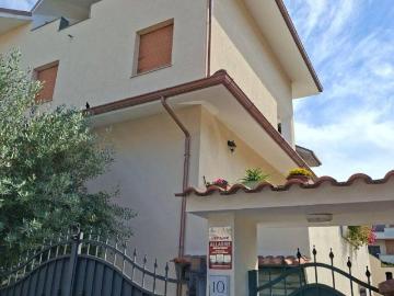 Casa indipendente in vendita a Roma RM