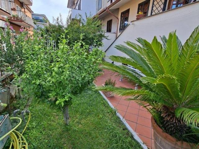 Casa indipendente in vendita a Roma RM