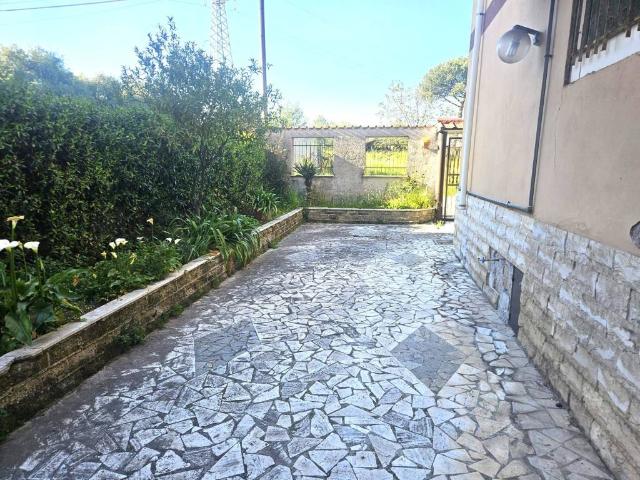 Casa indipendente in vendita a Roma RM