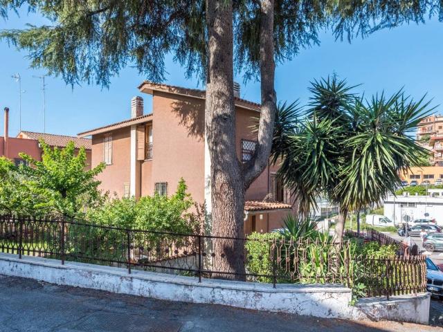 Casa indipendente in vendita a Roma RM