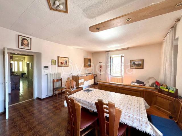 Casa indipendente in vendita a Romeno piazza De Betta, 15