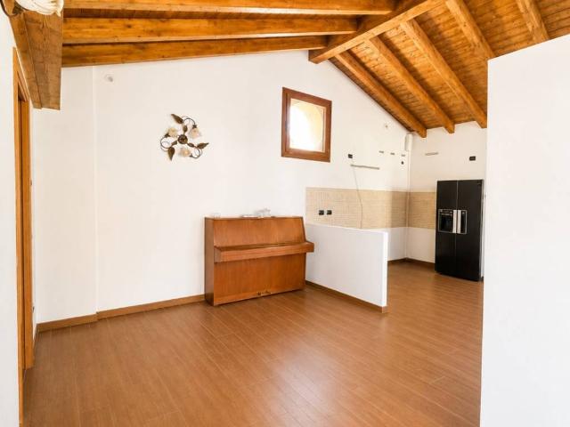 Casa indipendente in vendita a Ronco Briantino MB